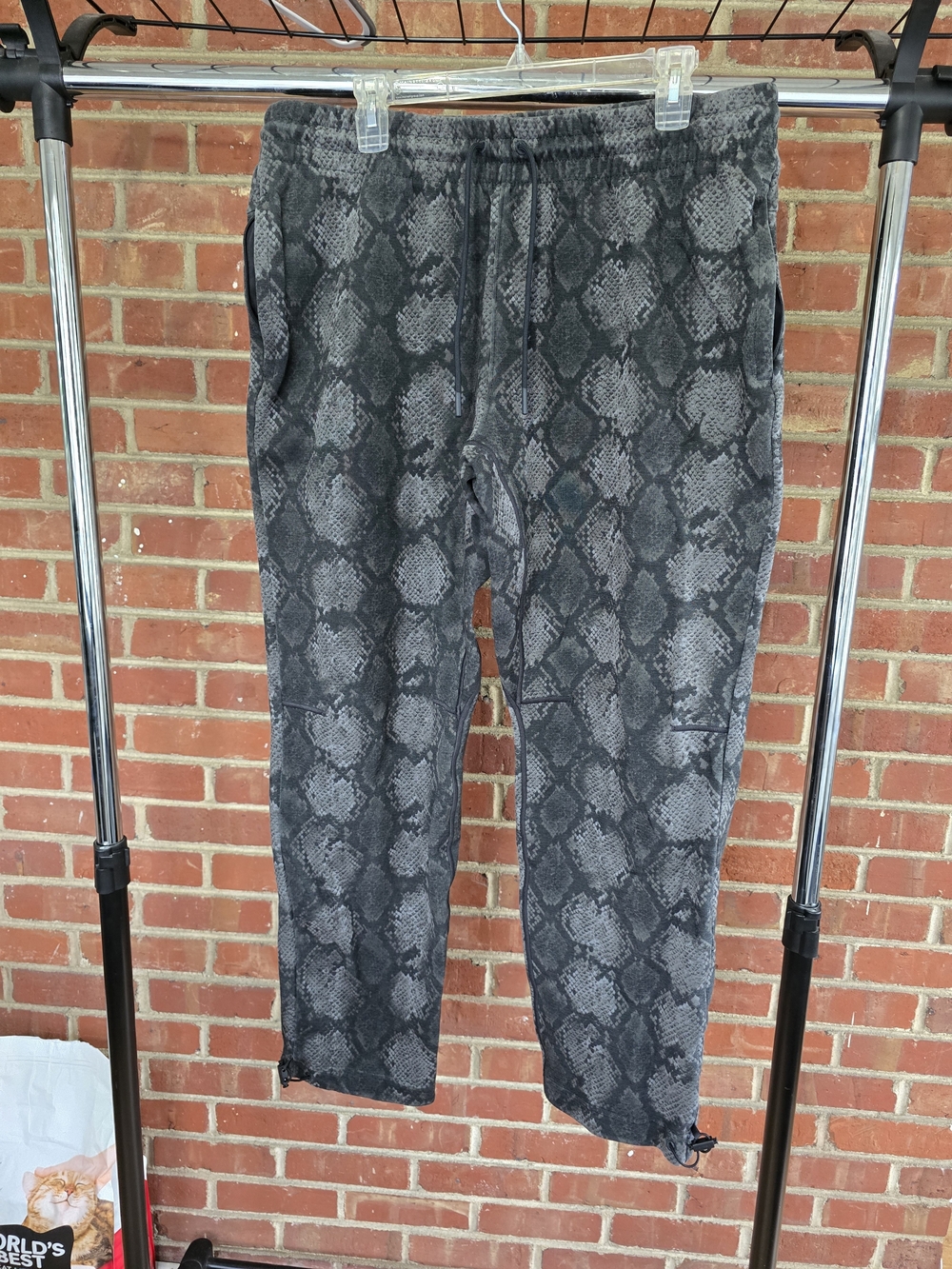 Jordan Men's Gray Snake-Print Joggers